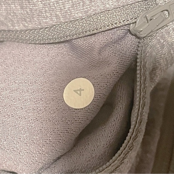 Lululemon In Stride Jacket in Heathered Fossil & Blurred Blossoms White - Picture 9 of 10